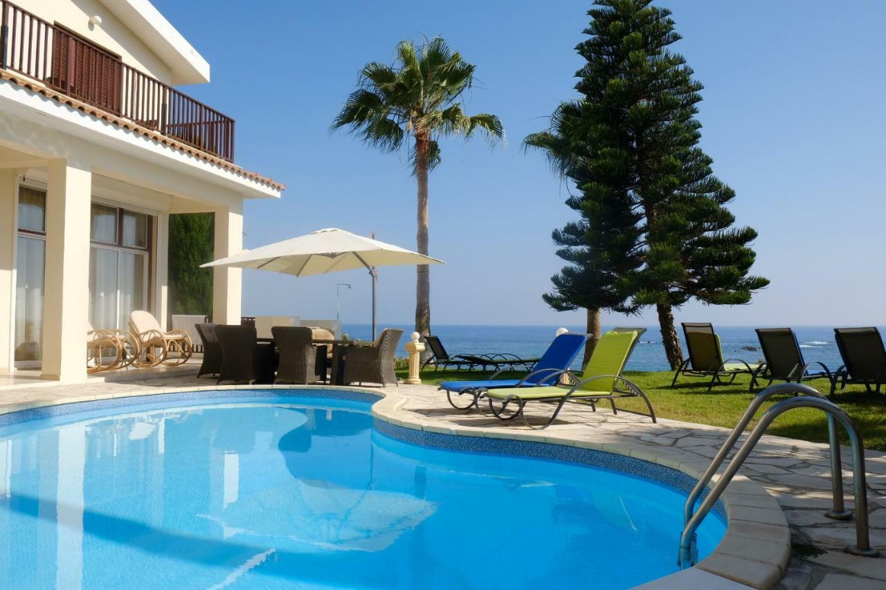 Villa On The First Line Peyia Exterior foto